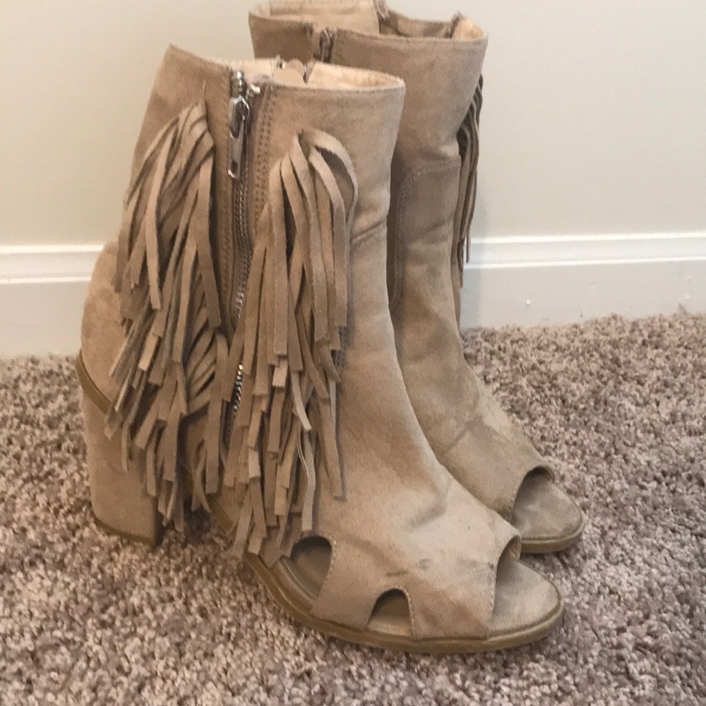 Nature Breeze Fringe Heels